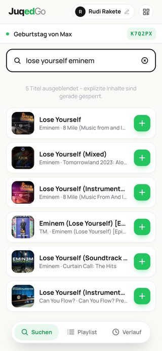 Die Gästeseite von Juqed Go auf dem Handy: Suche nach „lose yourself eminem“, darüber der Hinweis „5 Titel ausgeblendet – explizite Inhalte sind gerade gesperrt“, darunter die verbleibenden Treffer mit Cover und Plus-Knopf