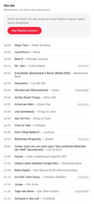 Die Eventzusammenfassung auf dem Handy: über der Songliste „Was lief“ ein Kasten mit dem Satz „Nimm die Musik mit: alle Songs als neue Playlist in deiner Apple-Music-Mediathek“ und dem roten Knopf „Als Playlist sichern“, darunter die gespielten Titel mit Uhrzeit